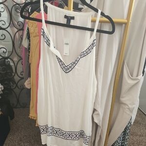 GAP White Tank Top with Black Pattern
